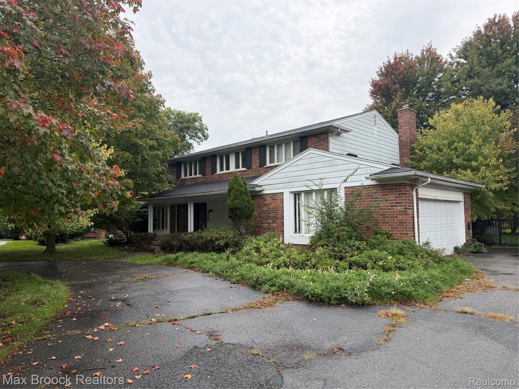 23162 Coventry Woods Lane, Southfield