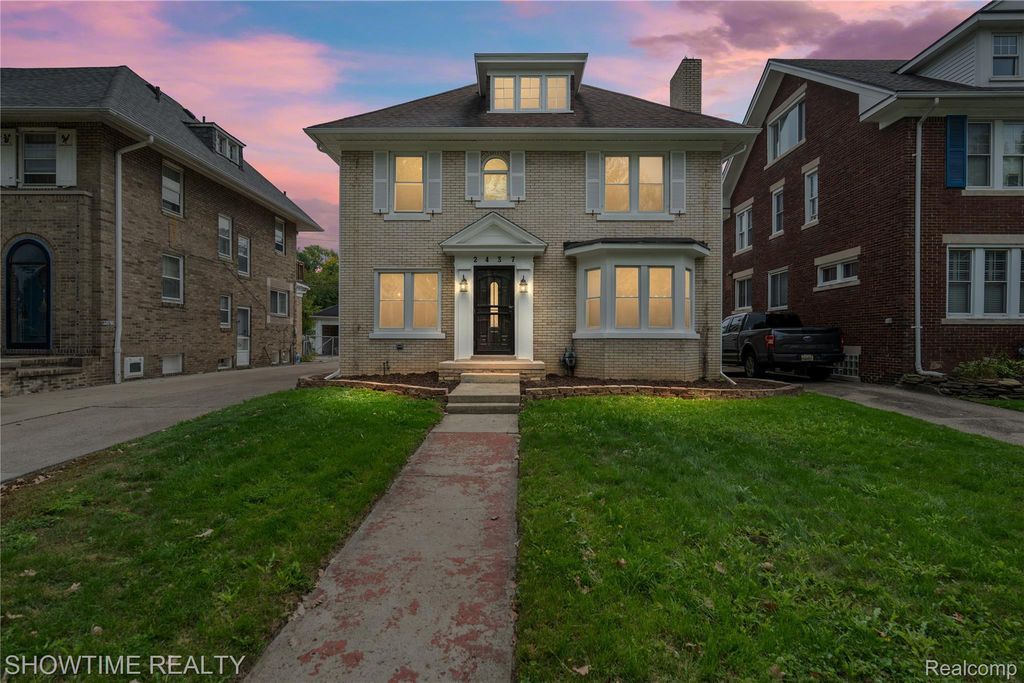 2437 Longfellow Street, Detroit