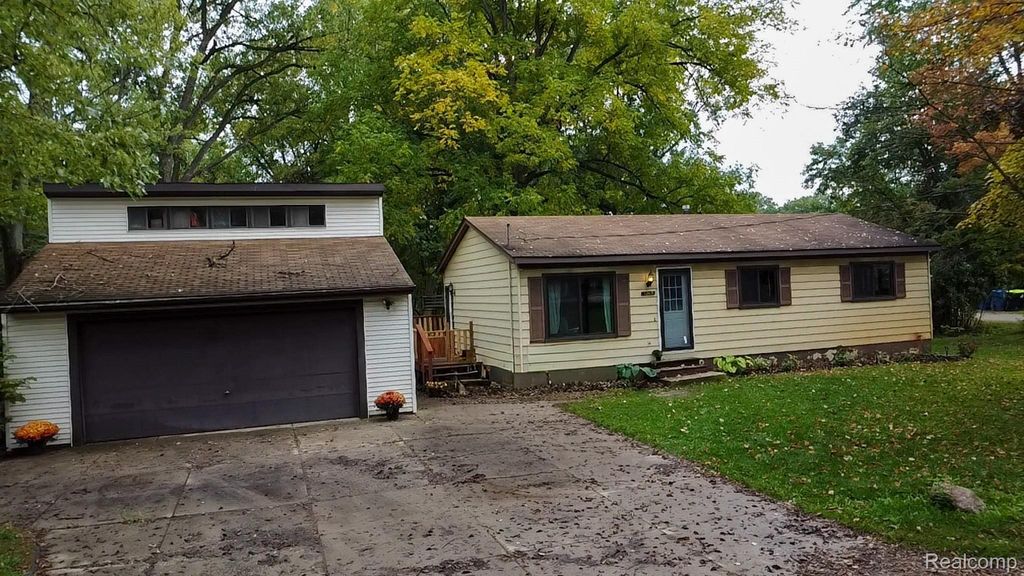 1205 Ennest Boulevard, White Lake