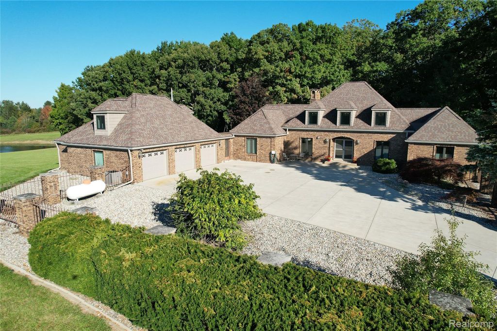 9515 E Bristol Road, Davison