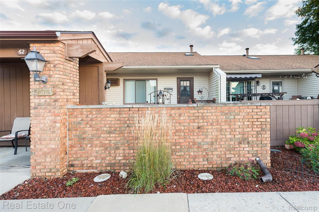 25106 Jefferson Court 4, South Lyon