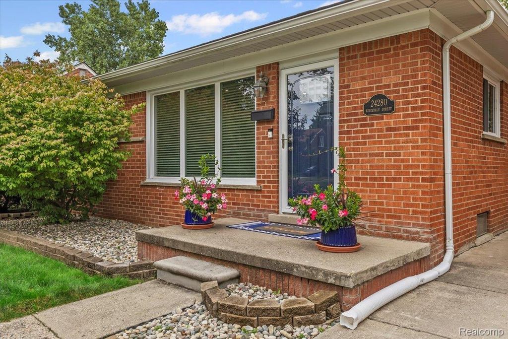 24280 Ridgedale Street, Oak Park