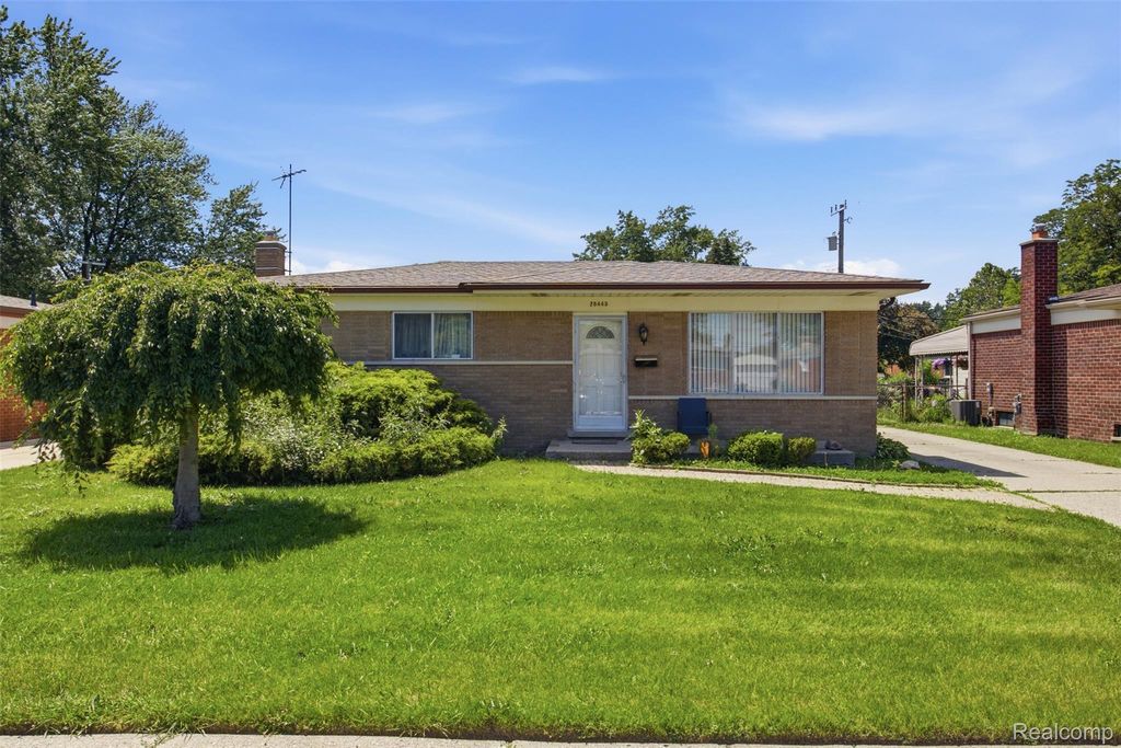 28445 Bradner Drive, Warren