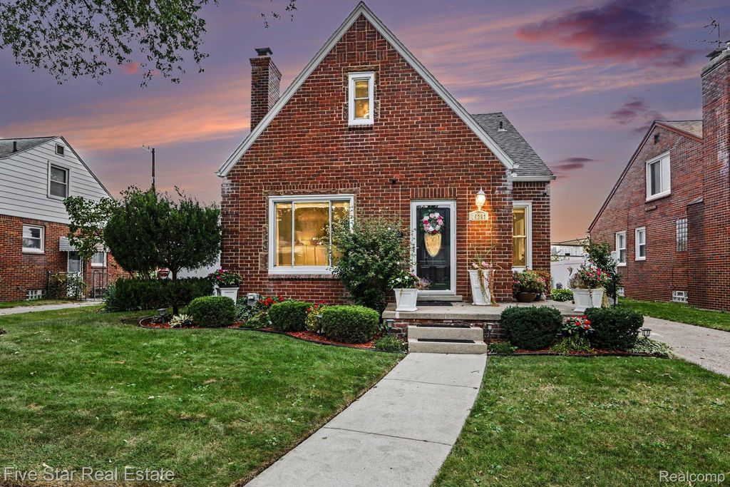 15283 Couzens Avenue, Eastpointe