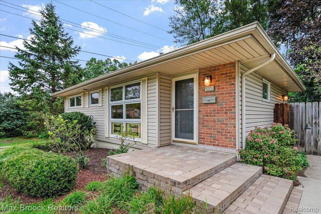 1330 N Oak Street, Rochester