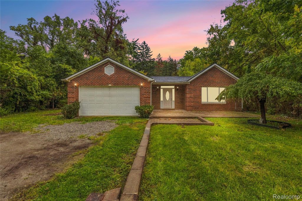 25348 Orchard Lake Road, Farmington Hills