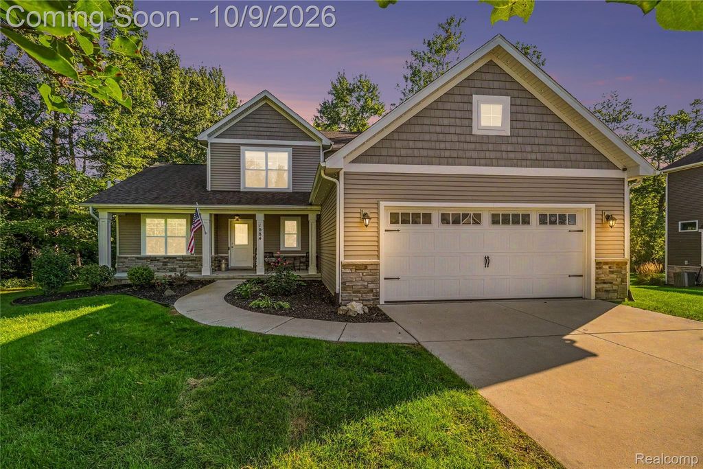1084 Woods Edge Drive, Hartland