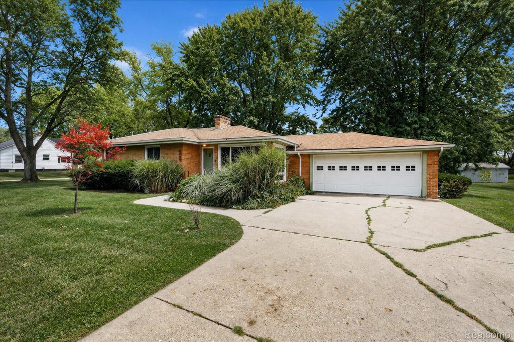 4499 S Linden Road, Flint