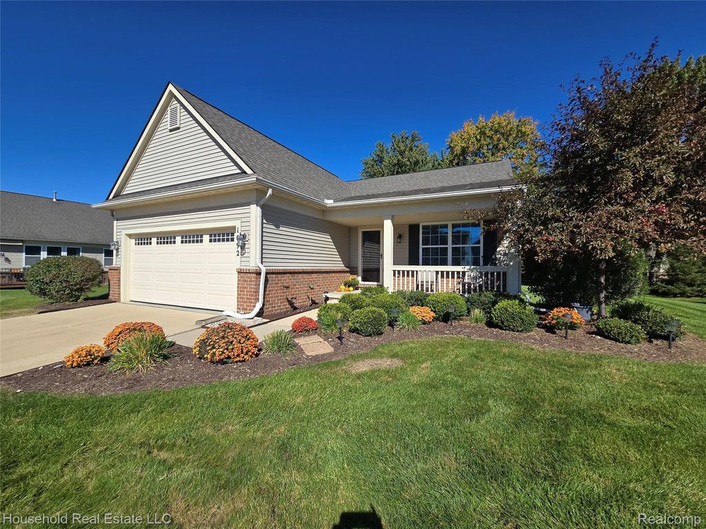 1092 Paddock Drive 80, South Lyon city