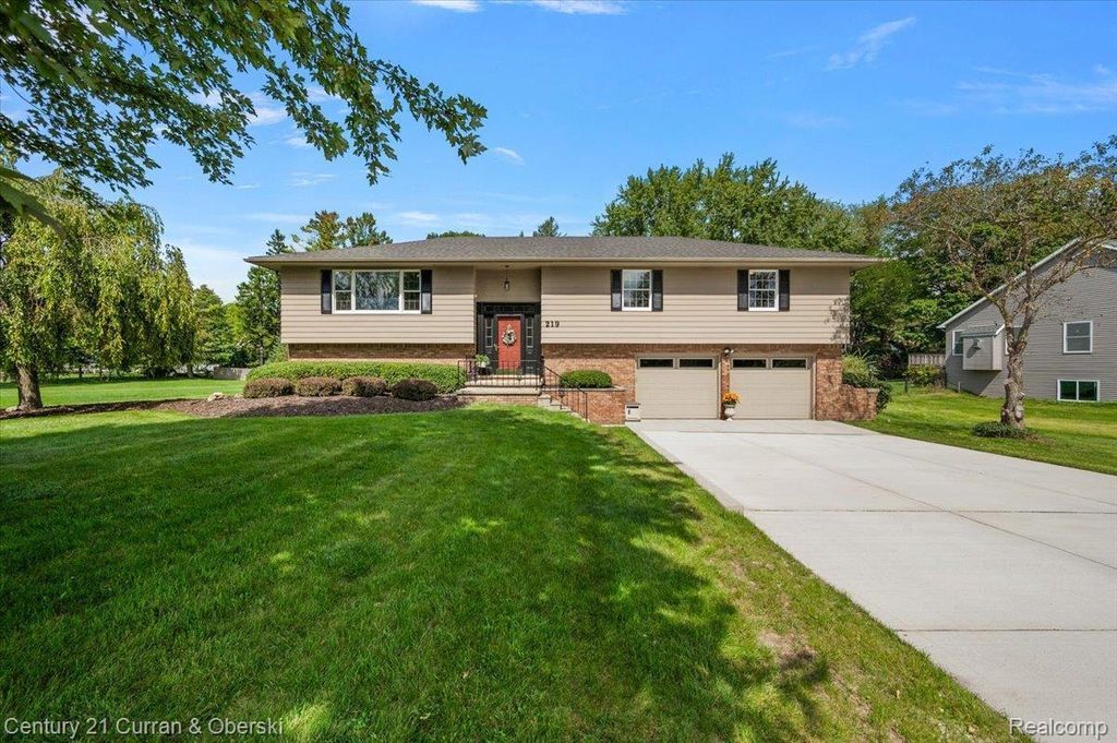 219 E Caledonia Street, Howell