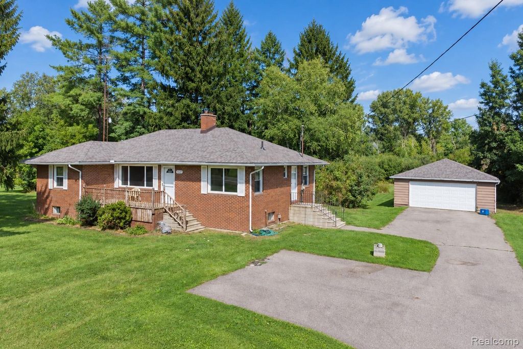 2432 W Farrand Road, Clio