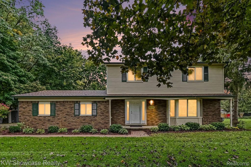 3305 Harvey Lake Road, Highland charter township
