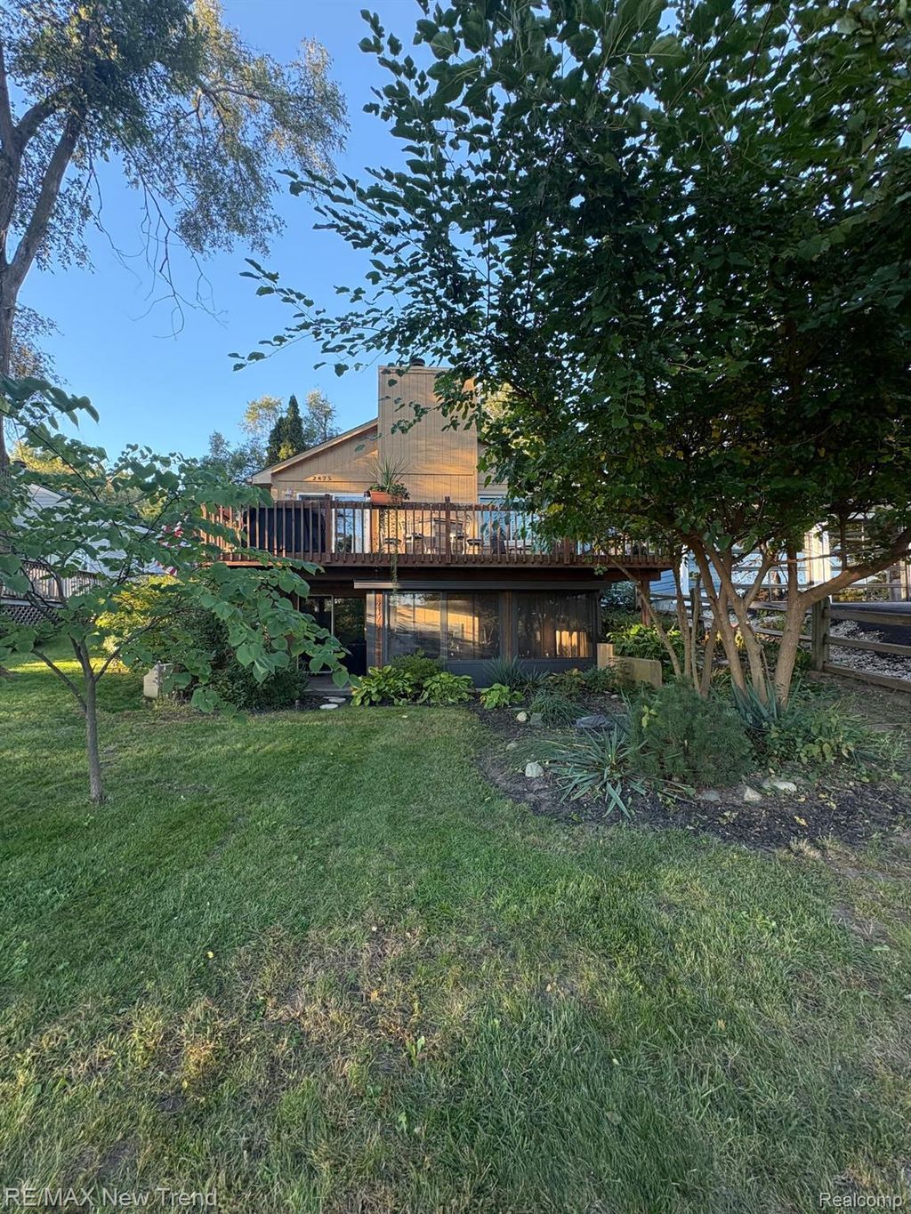 2475 Jackson Boulevard, Highland charter township