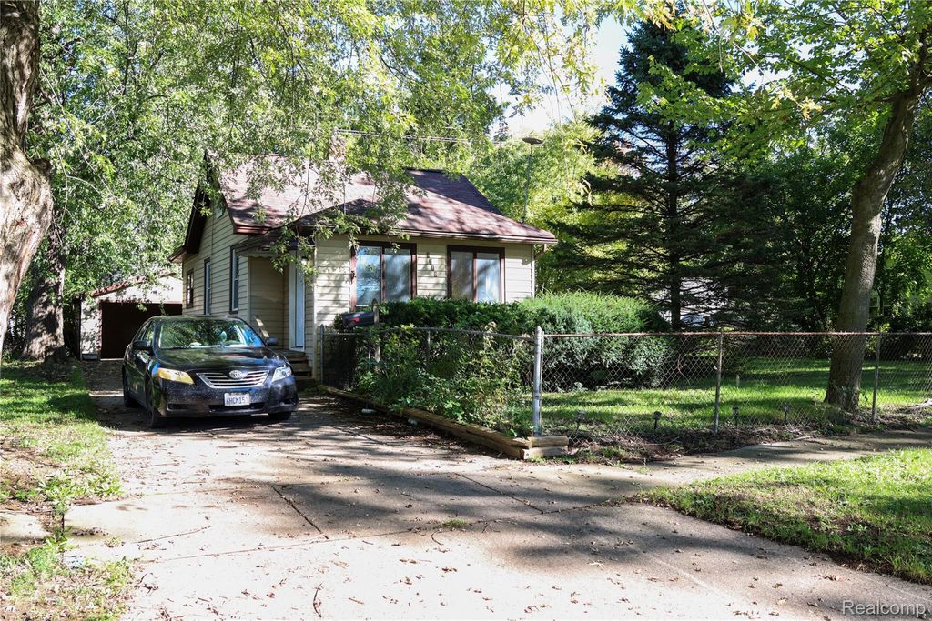 3119 Churchill Avenue, Flint