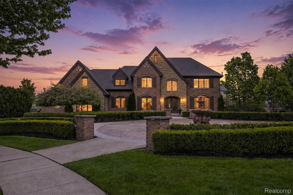 48892 Barola Court, Northville