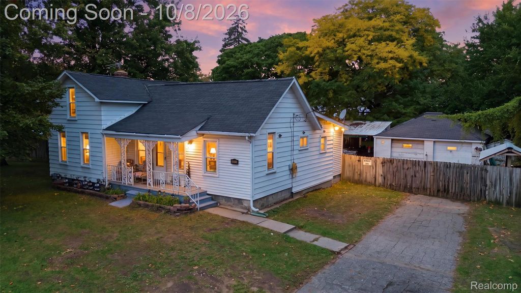 32700 Schoolcraft Road, Livonia
