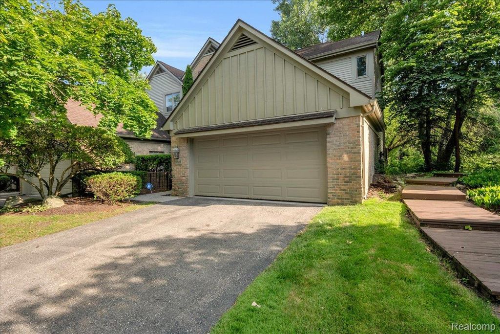 37418 Legends Trail Drive, Farmington