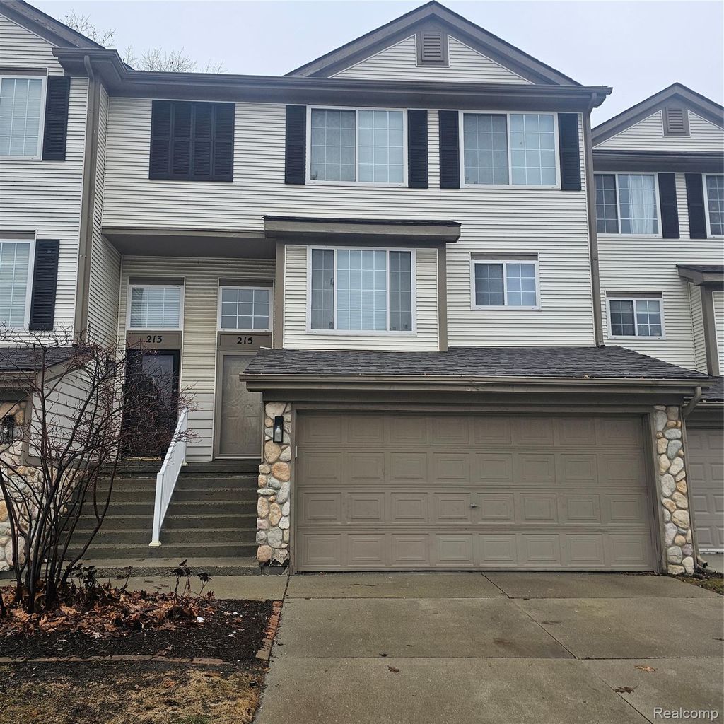 215 Oak Ridge Drive, Pontiac