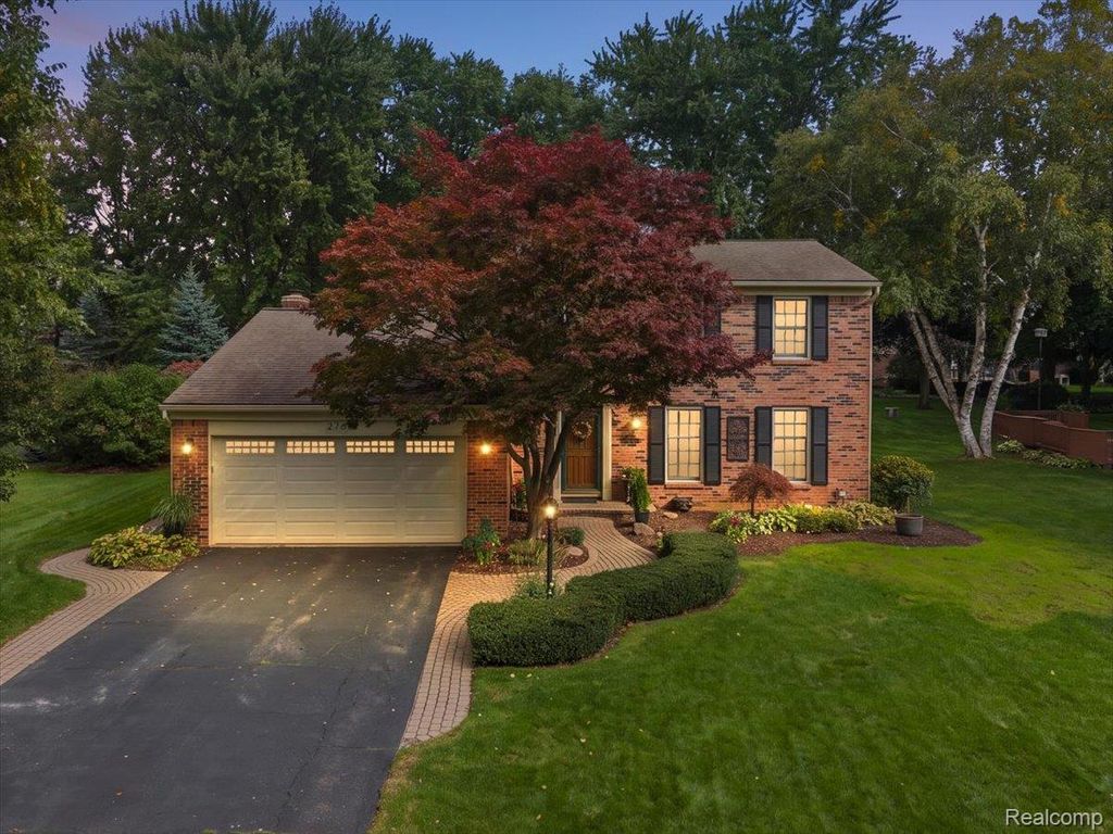 2767 Saturn Drive, Lake Orion