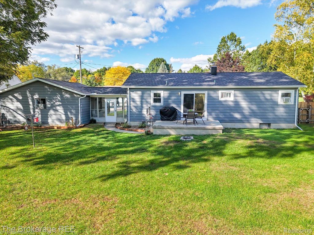 2149 W Frances Road, Mt. Morris