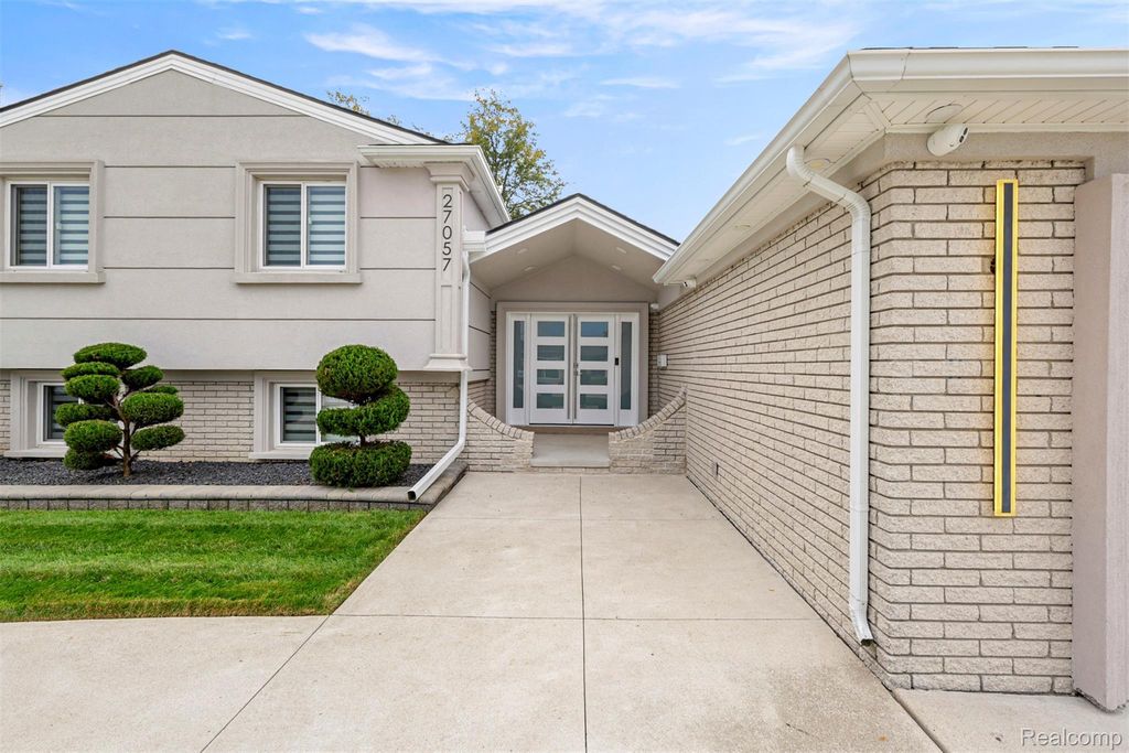 27057 Simone Street, Dearborn Heights