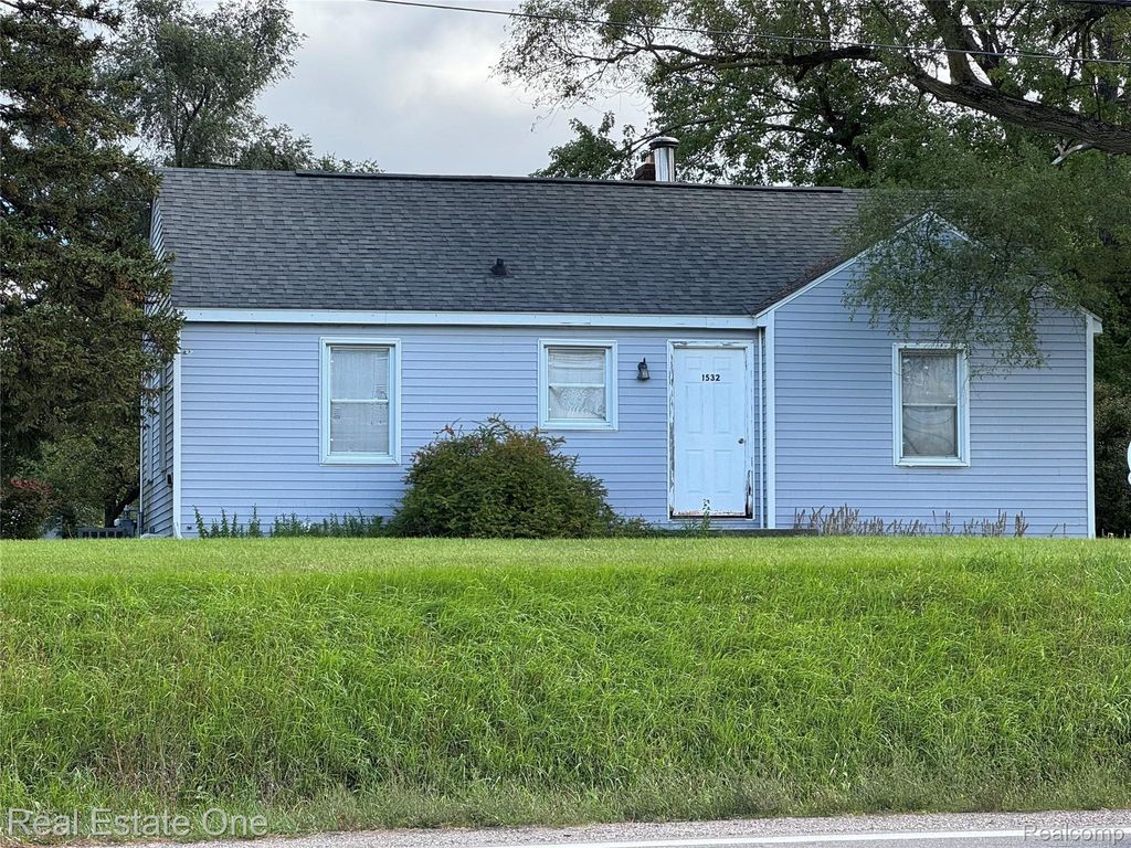 1532 Crescent Lake Road, Waterford