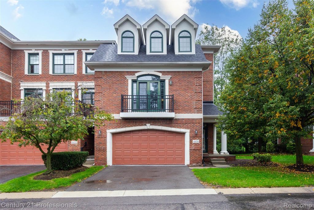 4450 Gateway Circle 10, West Bloomfield charter township