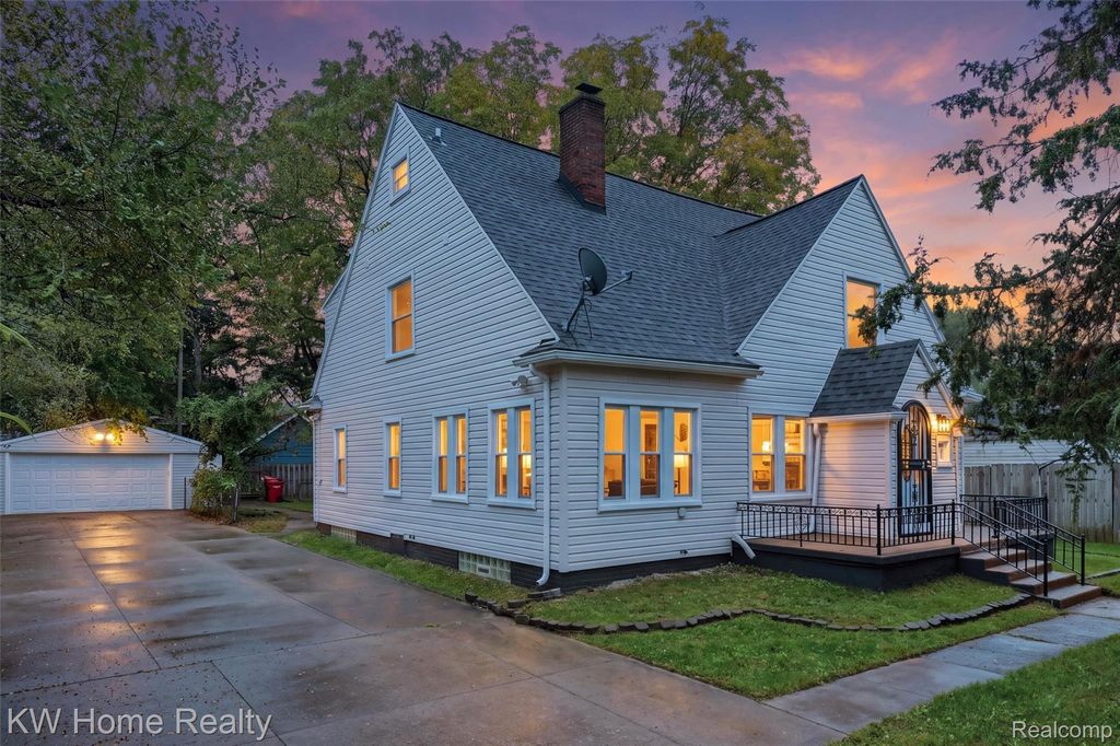 21130 Seminole Street, Southfield
