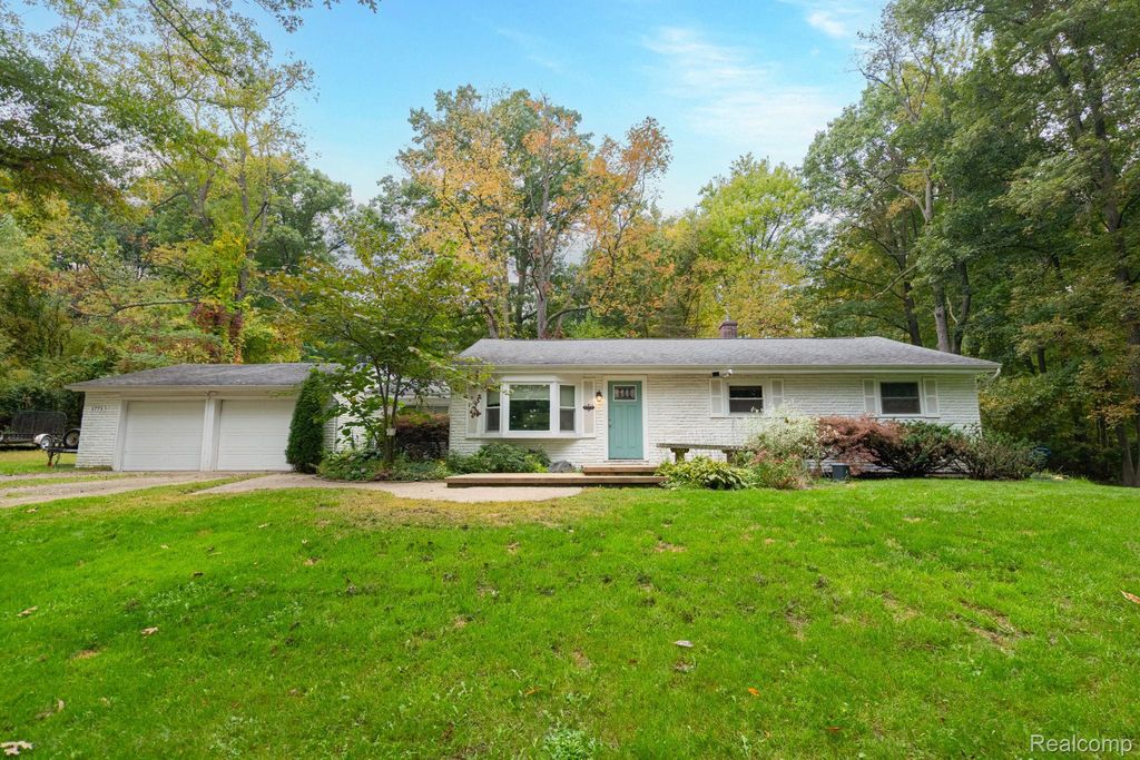 1775 Porter Road, White Lake charter township