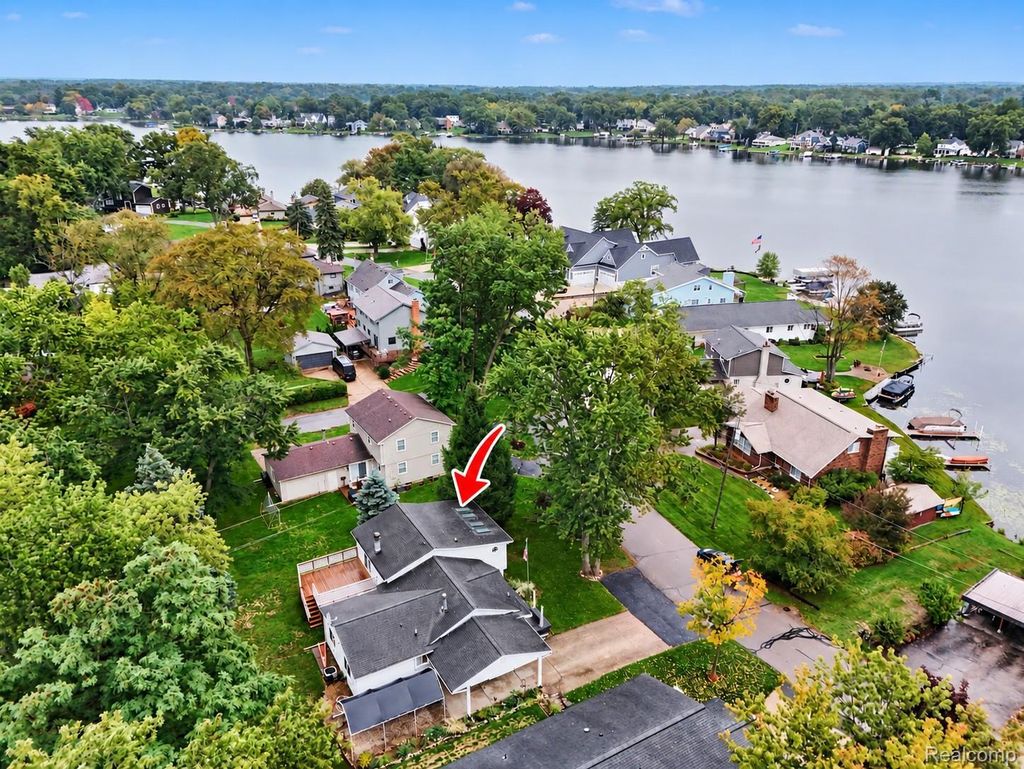 1564 Delmonte Street, Wolverine Lake
