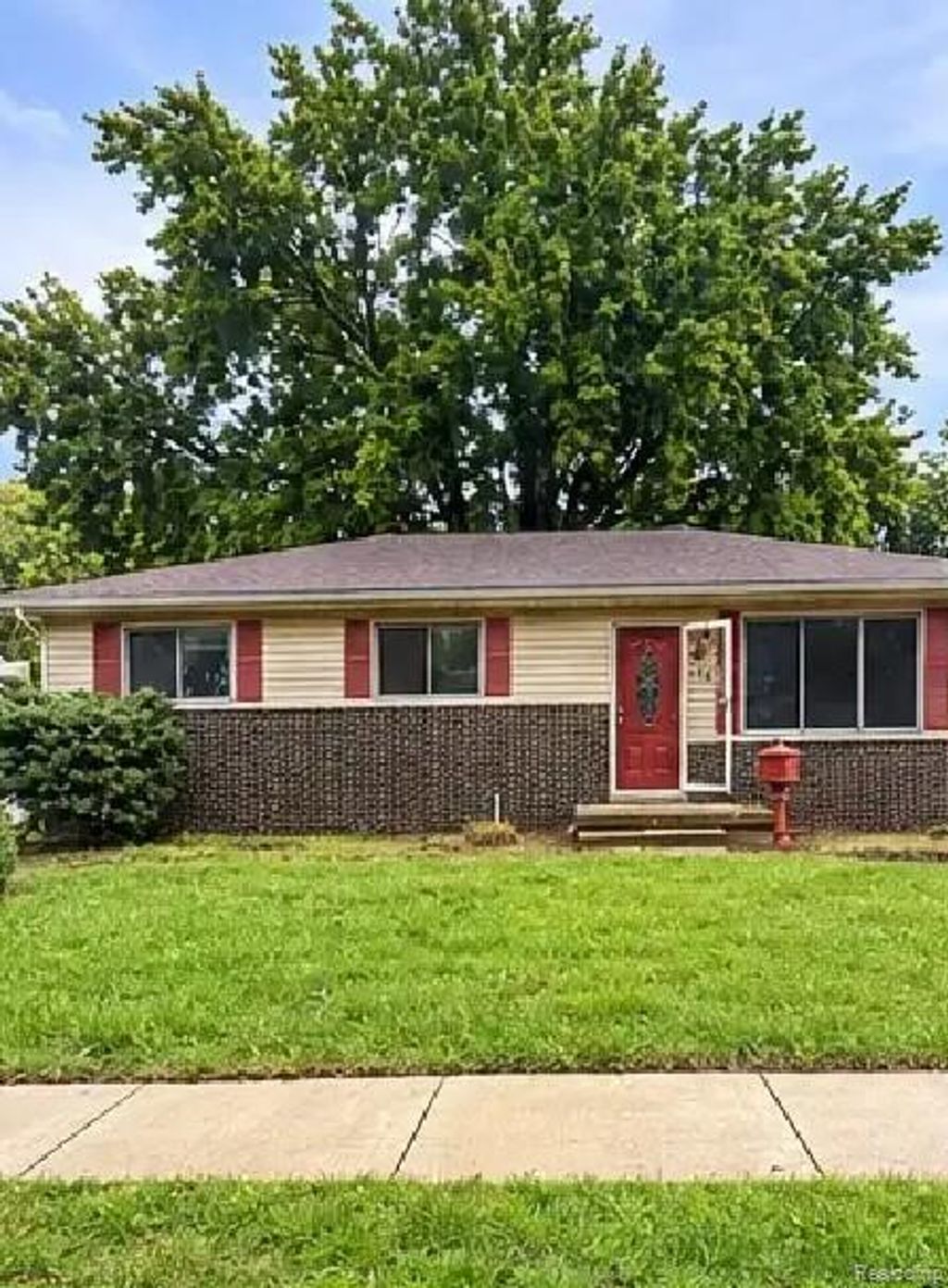 116 E John Street, Durand