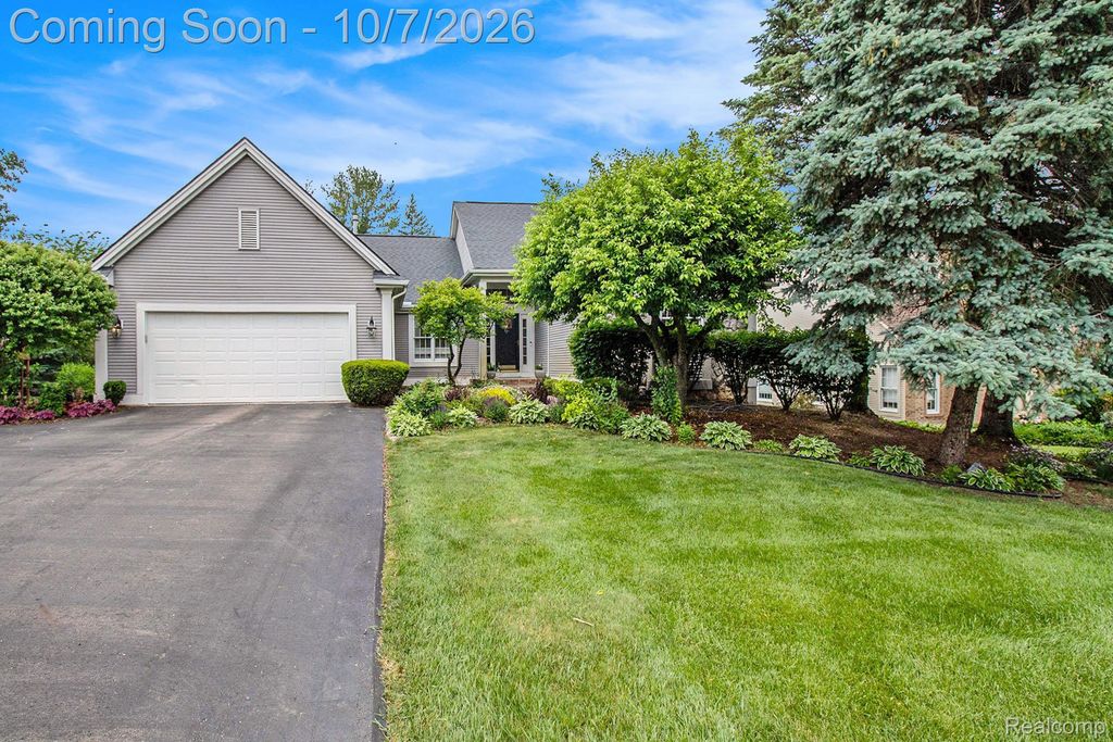 16040 Silverwood Drive, Fenton charter township