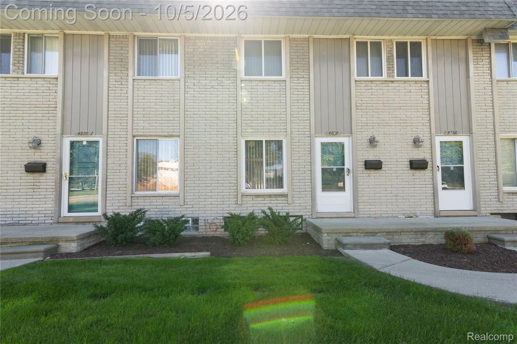 4268 15 Mile Road, Sterling Heights