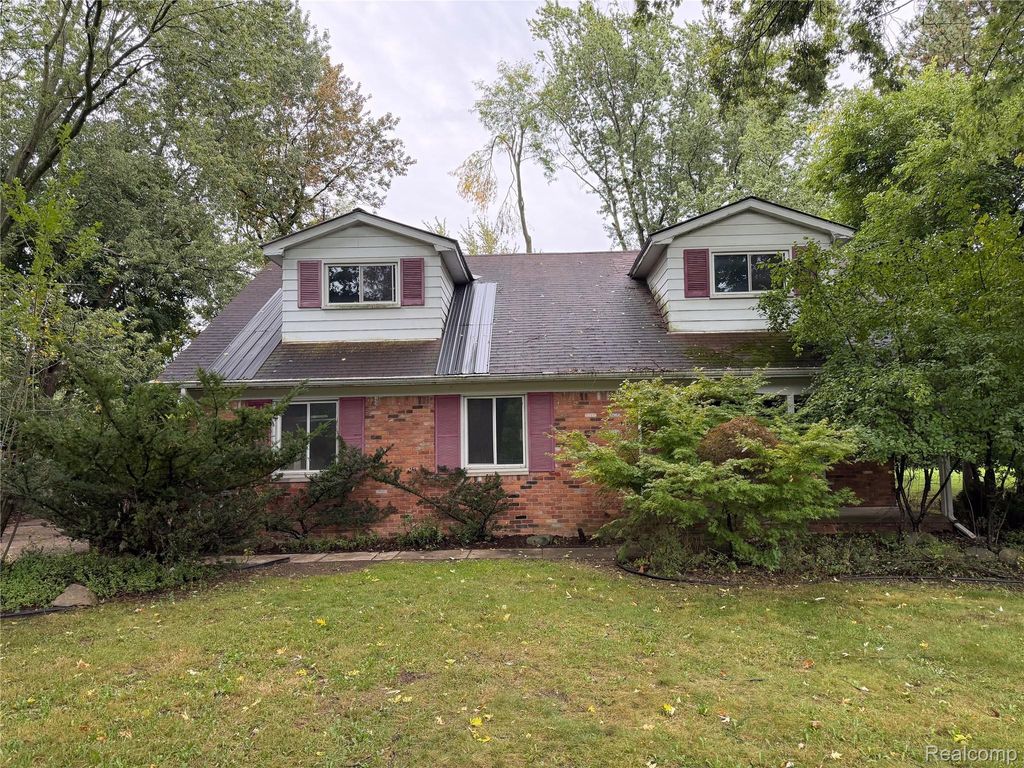 2109 Walton Boulevard, Rochester Hills