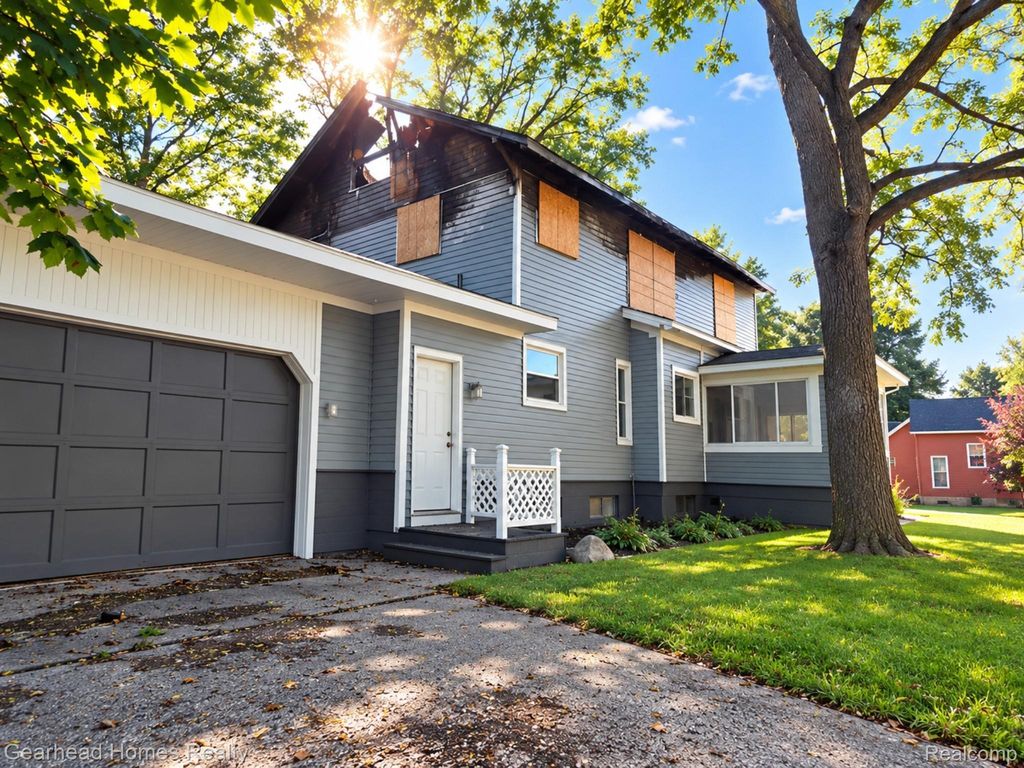 938 W Oregon Street, Lapeer