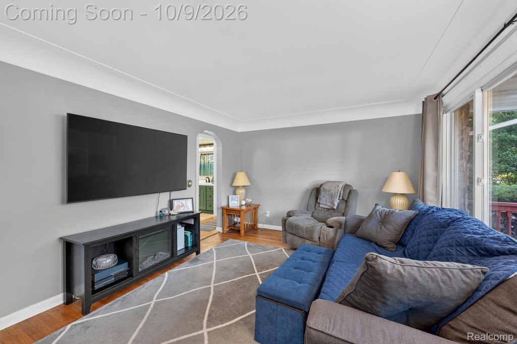 7324 Powers Court, Shelby Twp