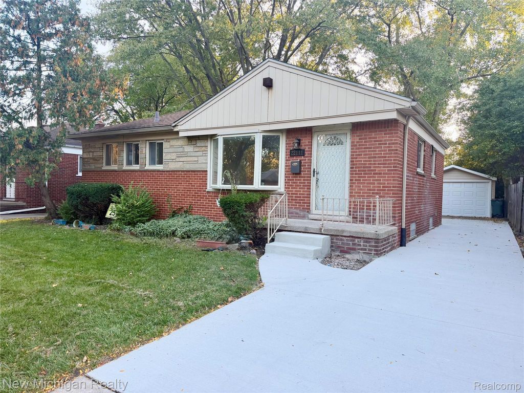 22111 Gardner Street, Oak Park