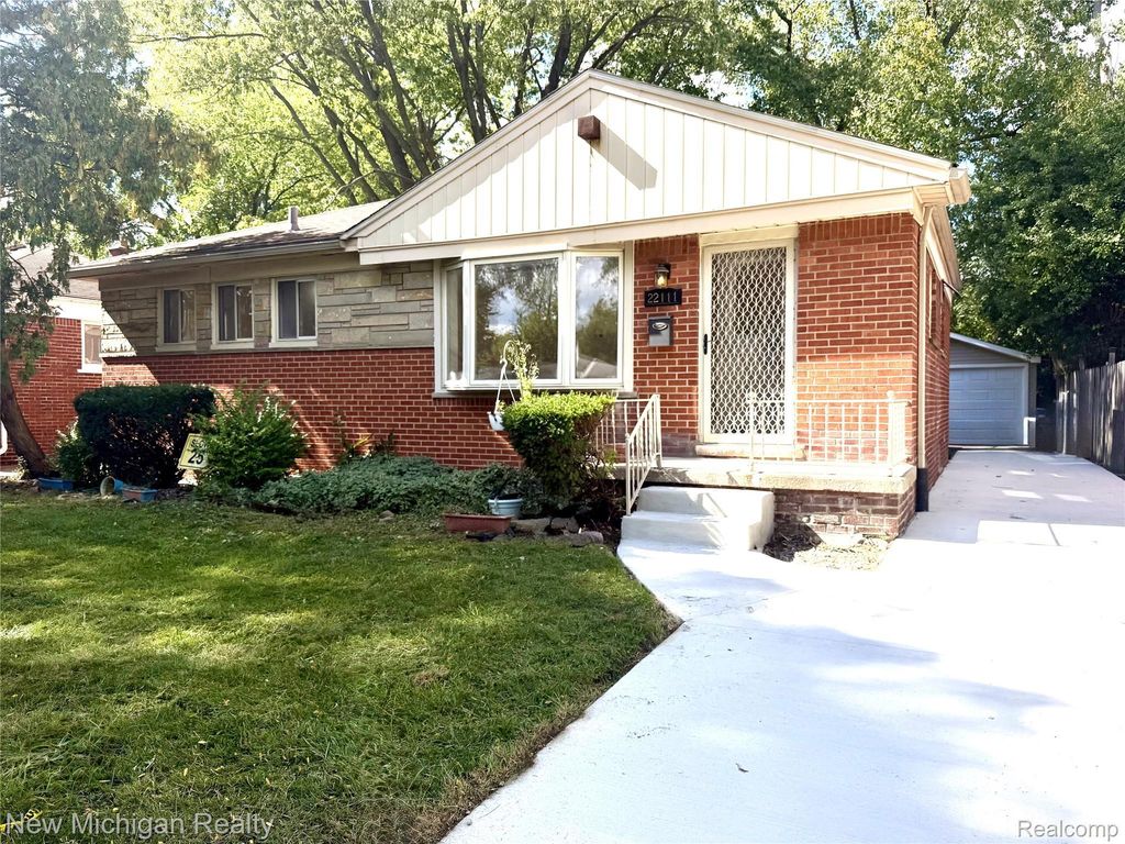 22111 Gardner Street, Oak Park