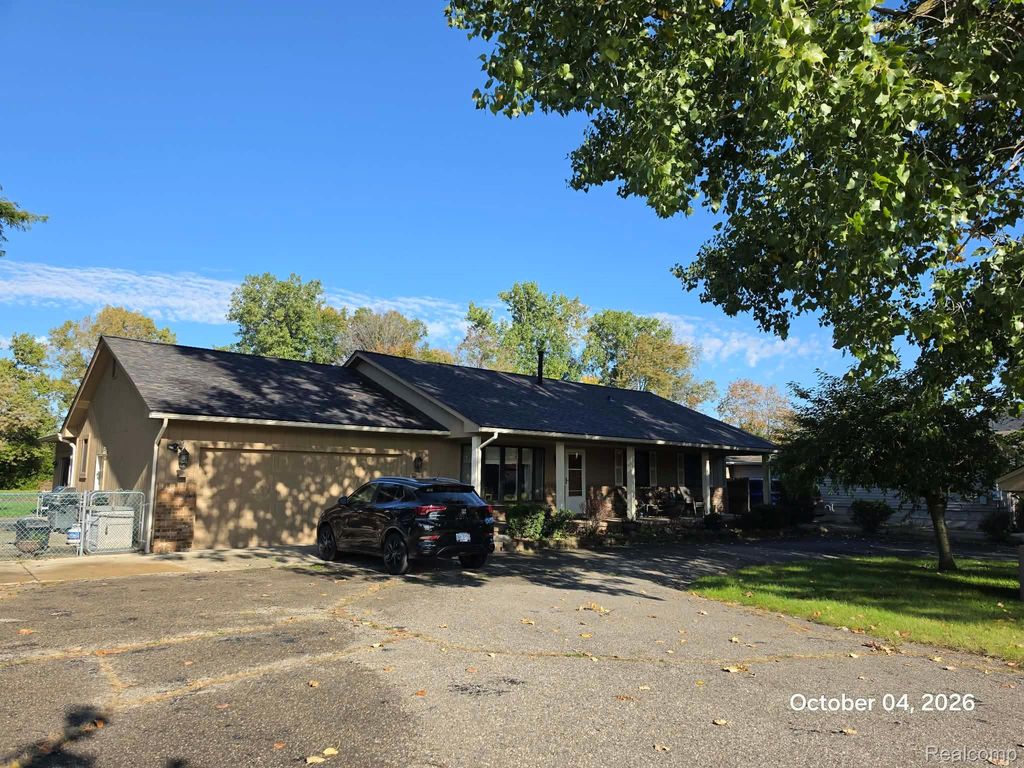 34781 Union Lake Road, Clinton Twp