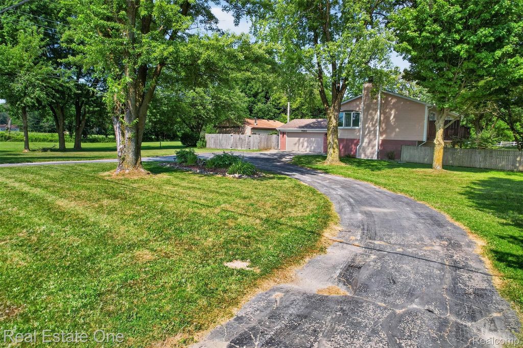 7990 Tower Road, South Lyon