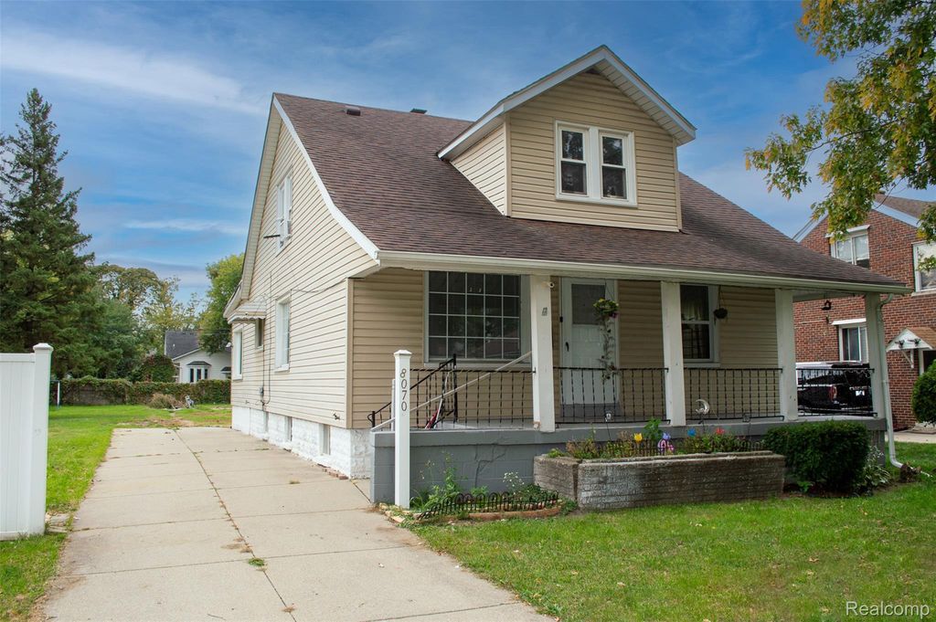 8070 Dale, Center Line