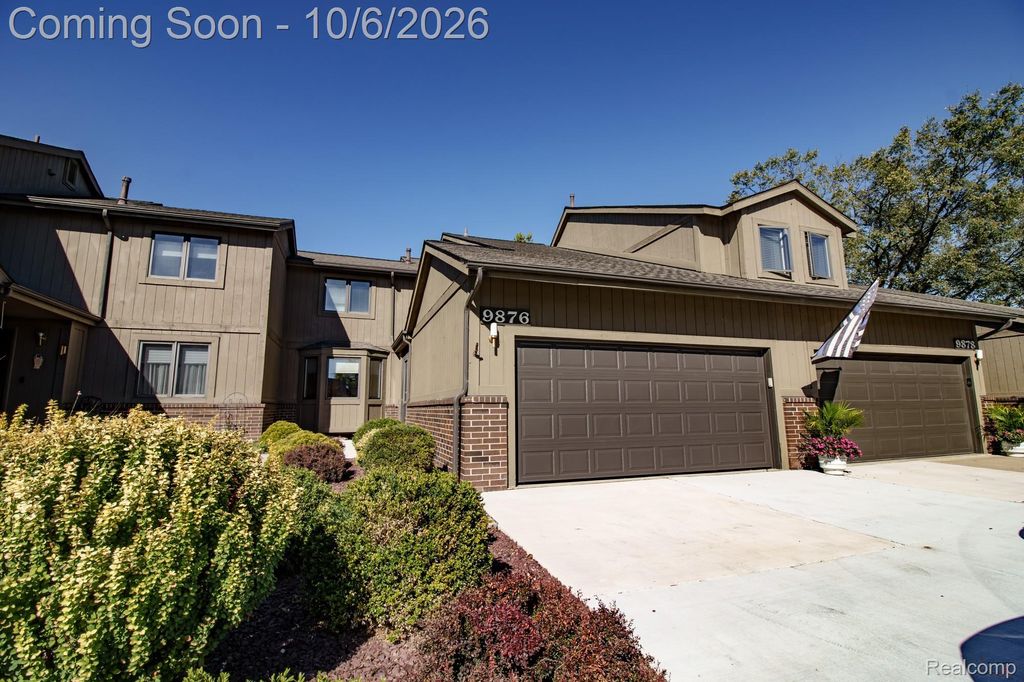9876 Hawthorne Glen Drive, Grosse Ile