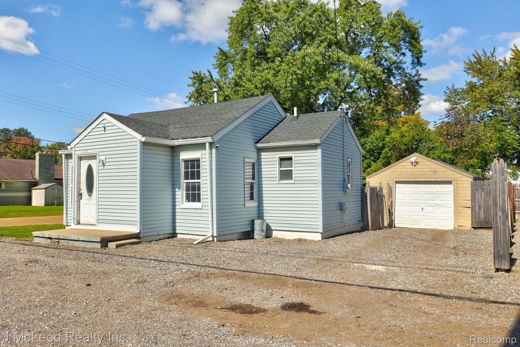 4083 Richfield Road, Flint