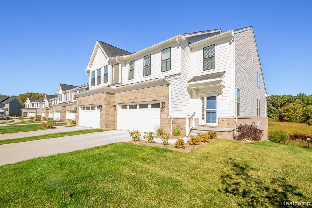 5300 Trail Vista Drive 11, West Bloomfield charter township