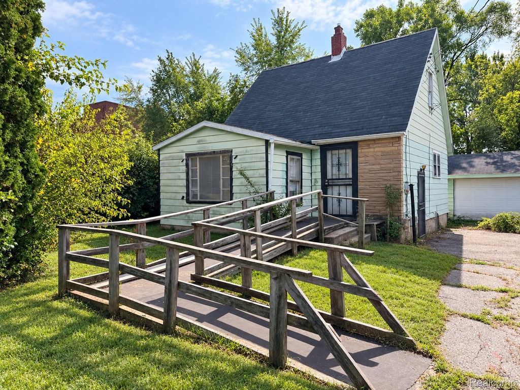 1177 N Cornell Avenue, Flint