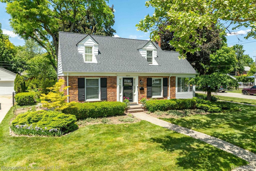 32111 Auburn Drive, Beverly Hills village