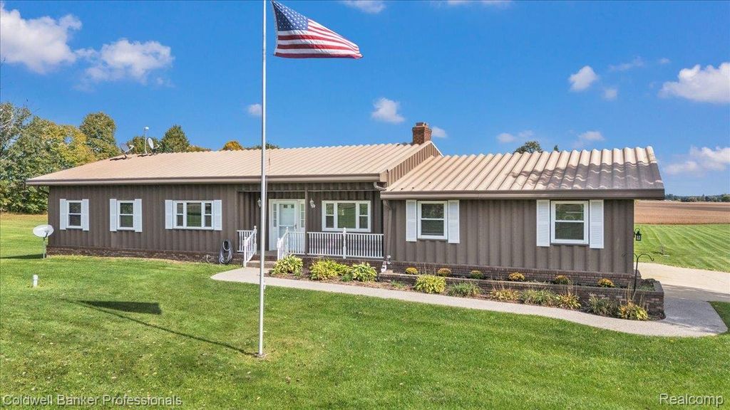 2110 N Blacks Corners Road, Imlay City