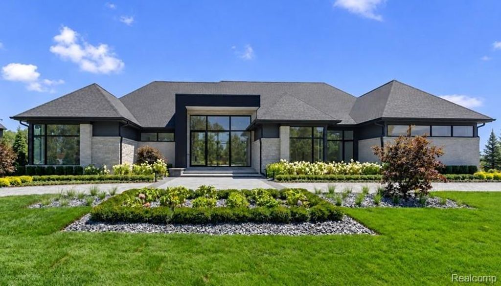 2668 Turtle Lake Ranch, Bloomfield Hills