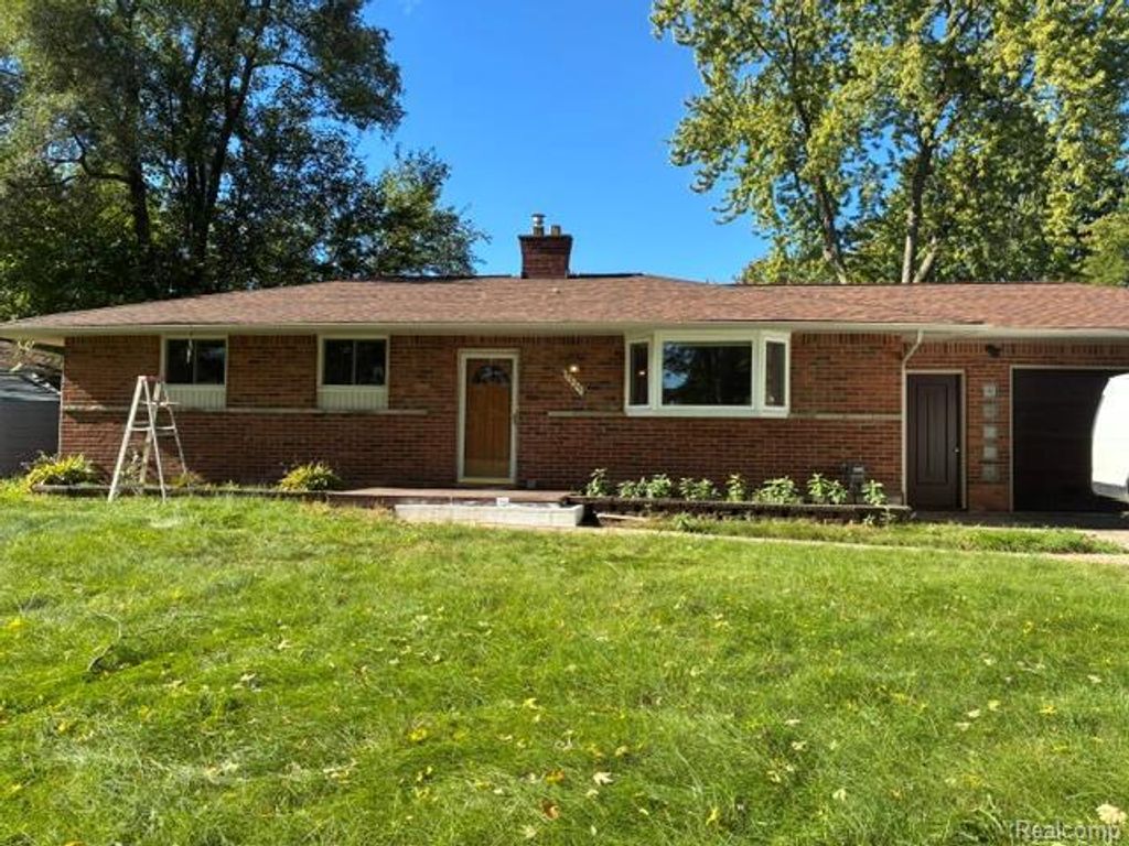 3825 Breaker, Waterford charter township