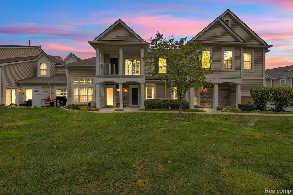 25592 Sun Sail Court, Harrison Township